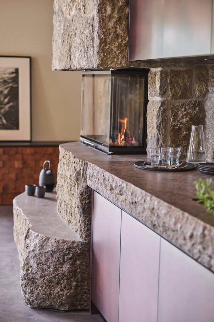 Chiemsee_Oefen_Rosenheim_Brunner_Heizkamin_Naturstein_Kueche2