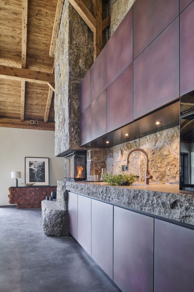 Chiemsee_Oefen_Rosenheim_Brunner_Heizkamin_Naturstein_Kueche_Arbeitsfleache