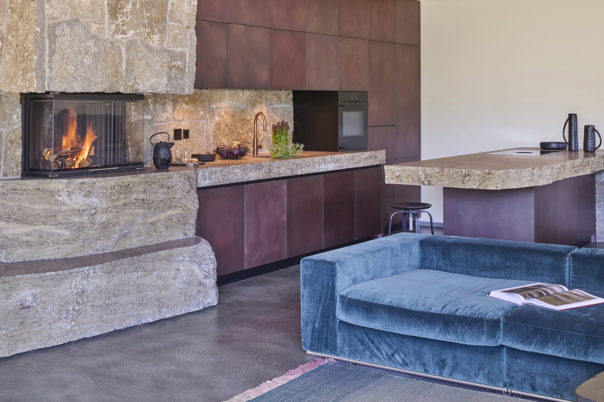 Chiemsee_Oefen_Rosenheim_Brunner_Heizkamin_Naturstein_Kueche_Holzofen