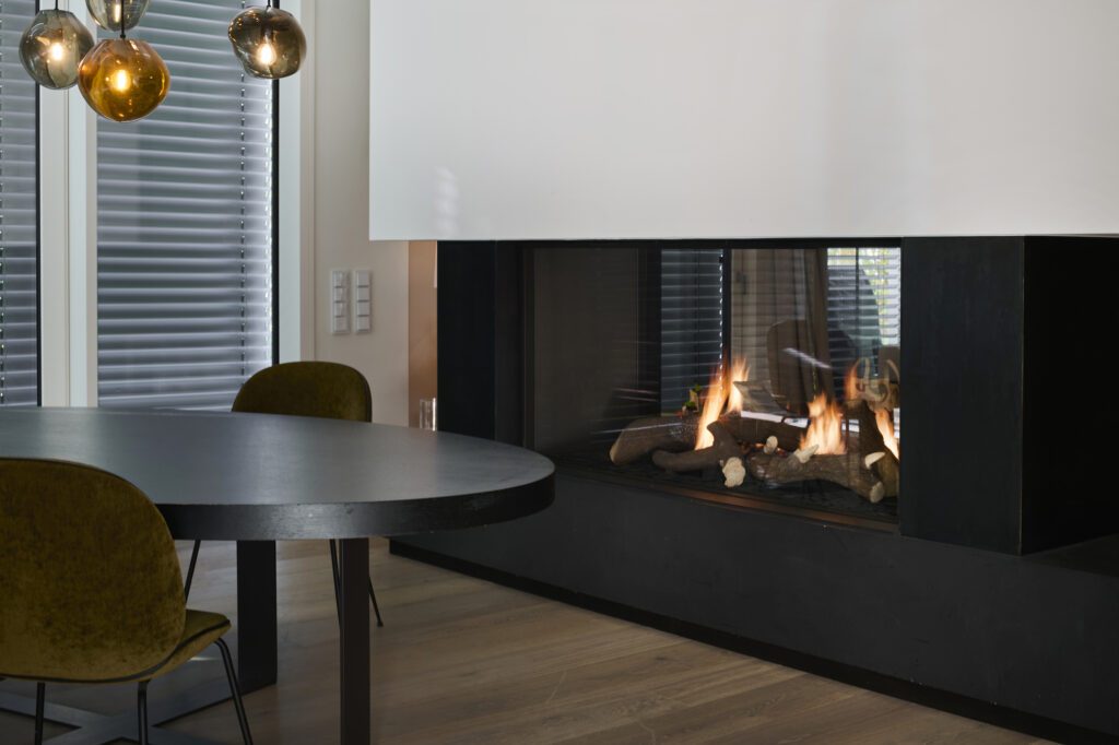 Chiemsee_oefen_rosenheim_gaskamin_raumteiler_esszimmer