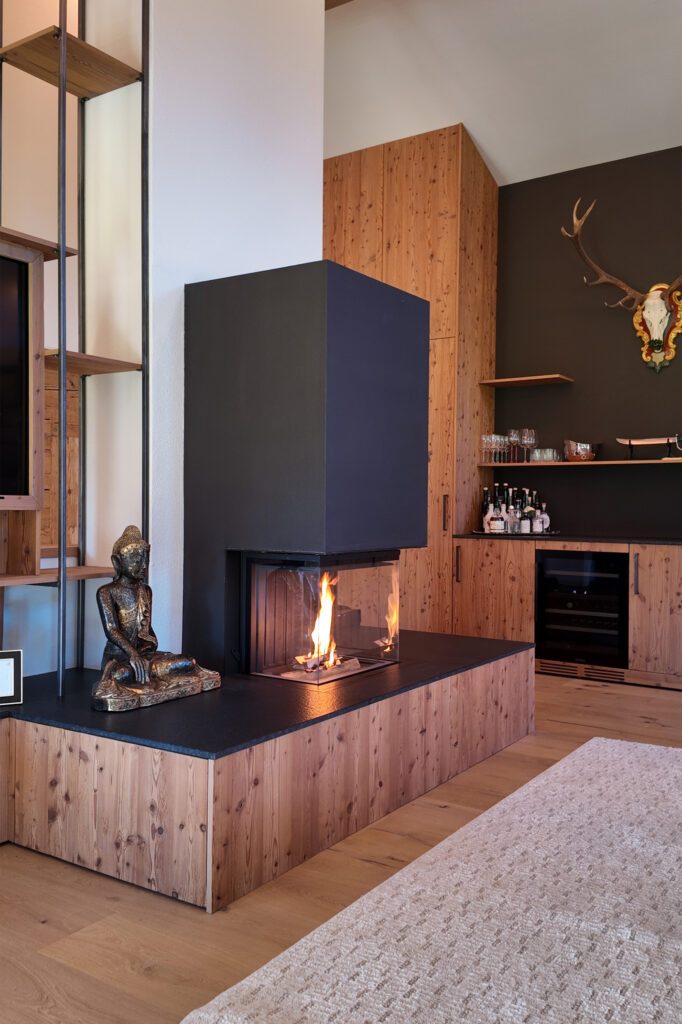 chiemsee_oefen_gasofen_wohnzimmer_muenchen_dreiseiter_holzoptik